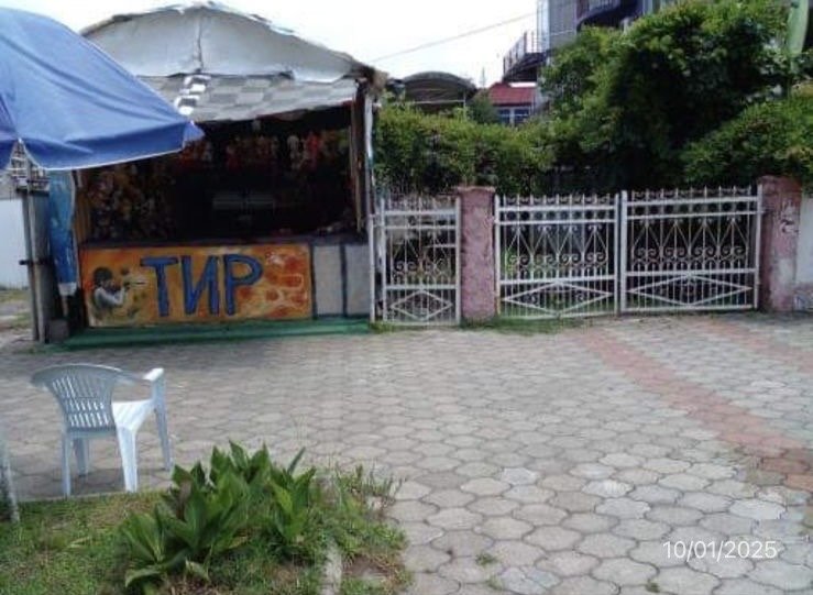 არასასოფლო სამეურნეო მიწის ნაკვეთი შენობით, ქალაქი ქობულეთი, გამზირი აღმაშენებლი, N 460