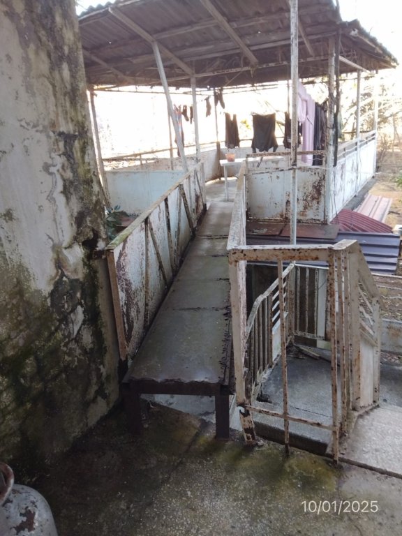 არასასოფლო სამეურნეო მიწის ნაკვეთი შენობით, ქალაქი ქობულეთი, გამზირი აღმაშენებლი, N 460