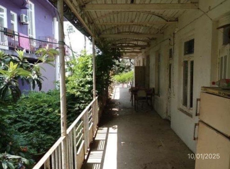 არასასოფლო სამეურნეო მიწის ნაკვეთი შენობით, ქალაქი ქობულეთი, გამზირი აღმაშენებლი, N 460