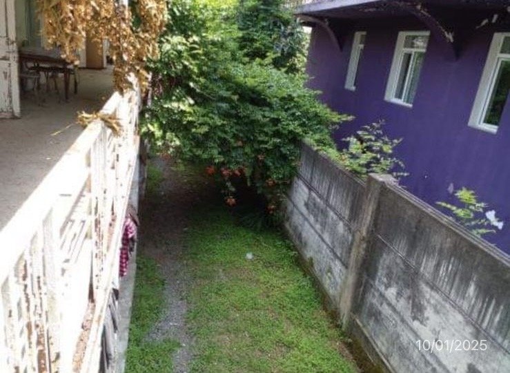 არასასოფლო სამეურნეო მიწის ნაკვეთი შენობით, ქალაქი ქობულეთი, გამზირი აღმაშენებლი, N 460