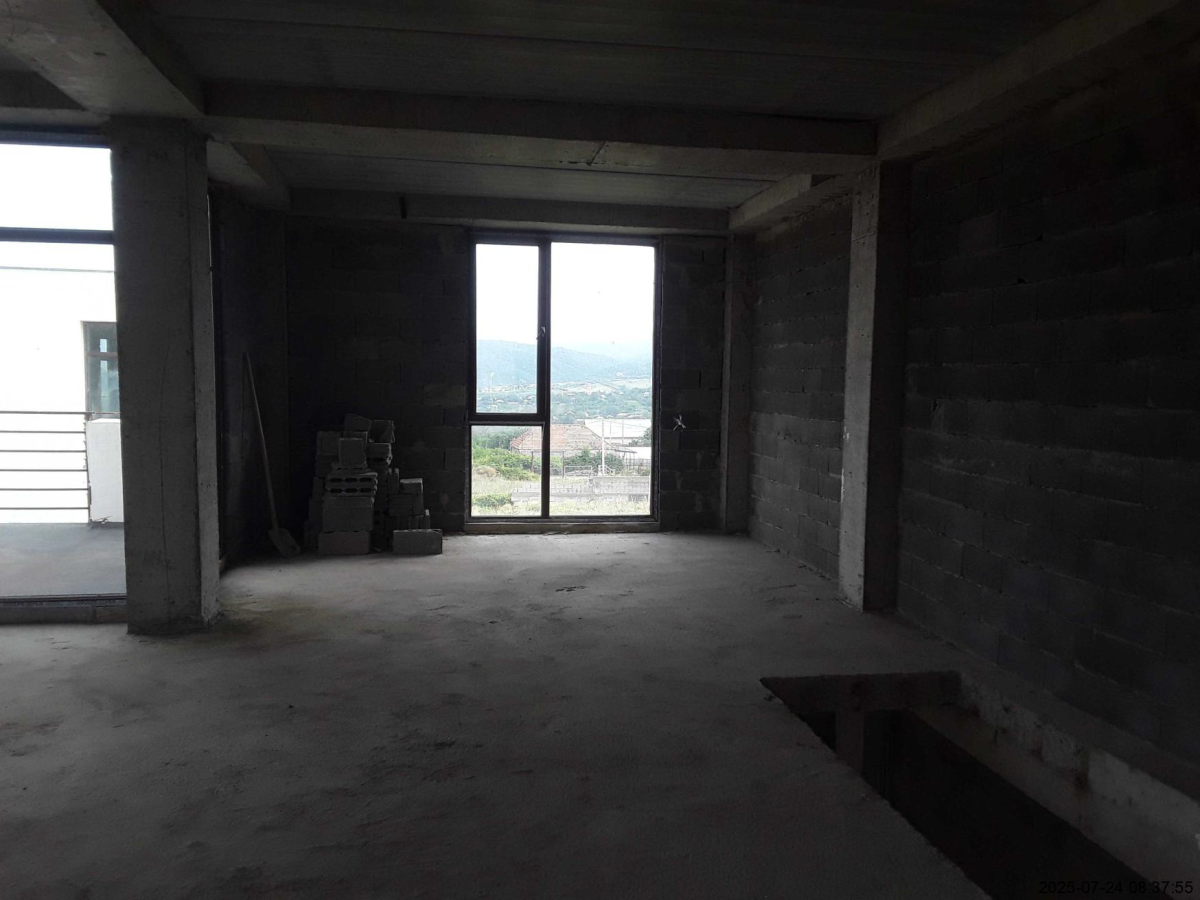 სასოფლო-სამეურნეო მიწის ნაკვეთი შენობით, მუნიციპალიტეტი მცხეთა, სოფელი ნავდარაანთკარი