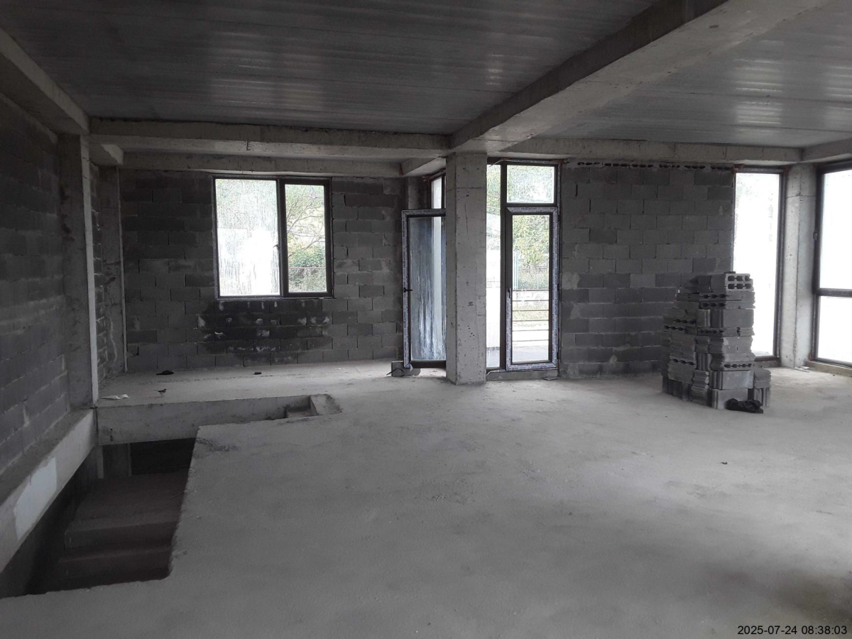 სასოფლო-სამეურნეო მიწის ნაკვეთი შენობით, მუნიციპალიტეტი მცხეთა, სოფელი ნავდარაანთკარი