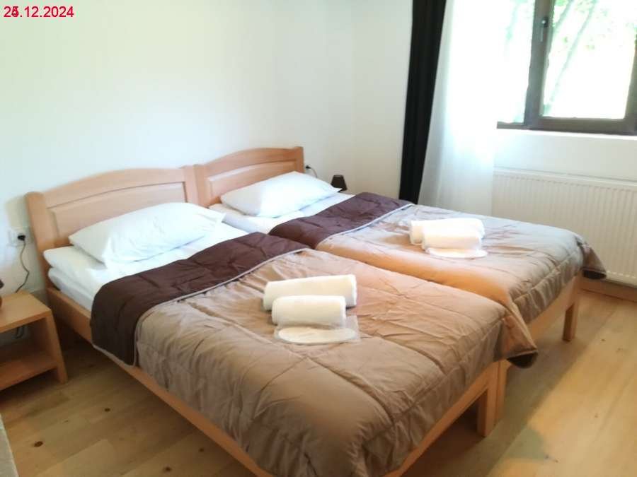 არასასოფლო სამეურნეო მიწის ნაკვეთი შენობით, მუნიციპალიტეტი მესტია, დაბა მესტია, ქუჩა კახიანი, N 45