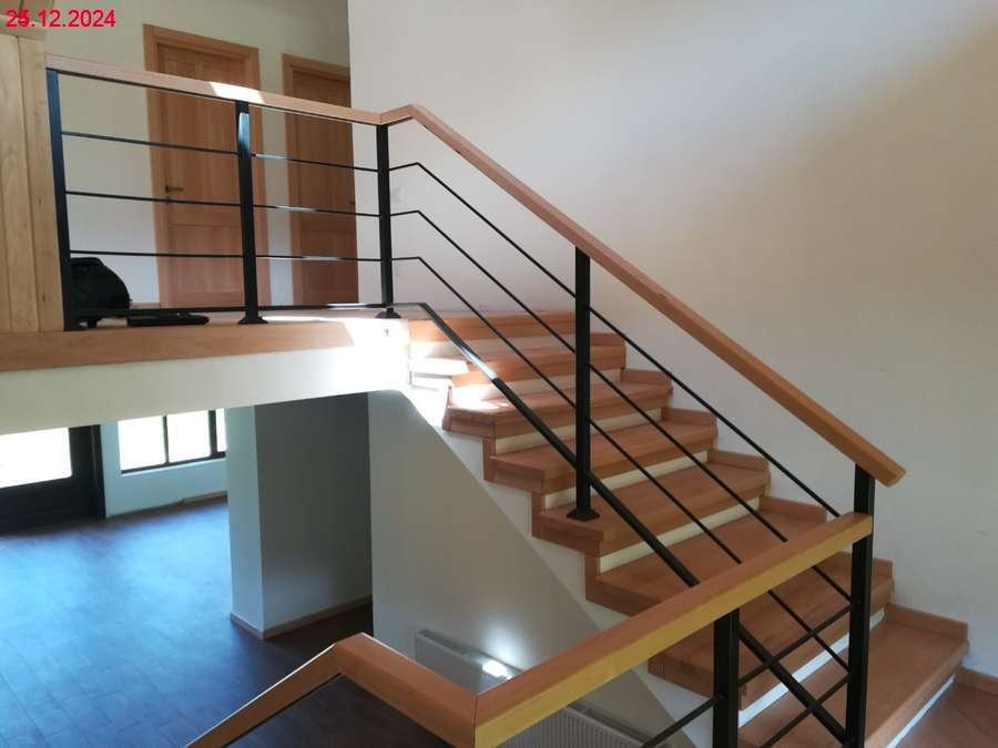 არასასოფლო სამეურნეო მიწის ნაკვეთი შენობით, მუნიციპალიტეტი მესტია, დაბა მესტია, ქუჩა კახიანი, N 45