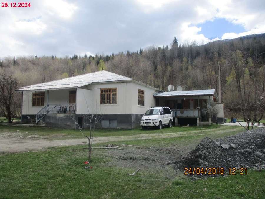 სასოფლო-სამეურნეო მიწის ნაკვეთი შენობით, მუნიციპალიტეტი მესტია, დაბა მესტია, ქუჩა კახიანი, N 45