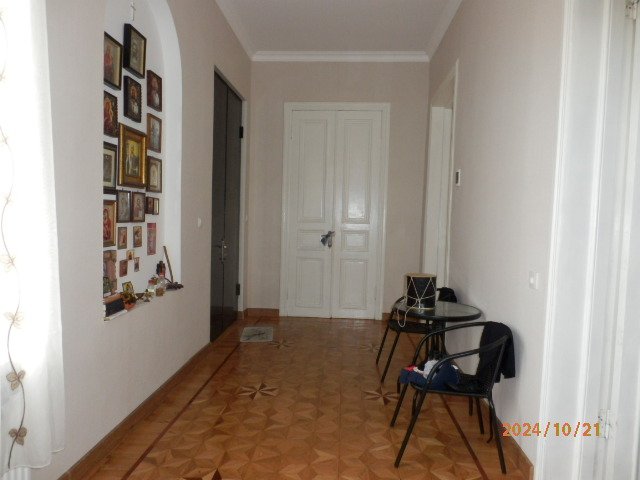 ქალაქი ქუთაისი, ქუჩა ლ. ასათიანი, N 24; ქალაქი ქუთაისი, ქუჩა სინაური, N 36. სართული 2, შენობა N1