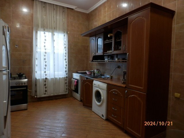 ქალაქი ქუთაისი, ქუჩა ლ. ასათიანი, N 24; ქალაქი ქუთაისი, ქუჩა სინაური, N 36. სართული 2, შენობა N1