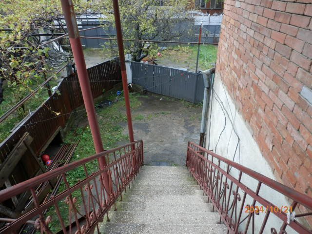 ქალაქი ქუთაისი, ქუჩა ლ. ასათიანი, N 24; ქალაქი ქუთაისი, ქუჩა სინაური, N 36. სართული 2, შენობა N1