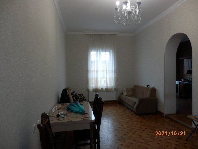 ქალაქი ქუთაისი, ქუჩა ლ. ასათიანი, N 24; ქალაქი ქუთაისი, ქუჩა სინაური, N 36. სართული 2, შენობა N1