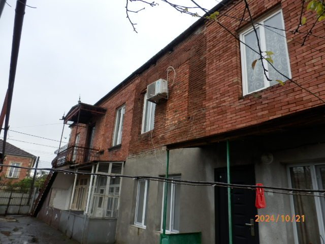 ქალაქი ქუთაისი, ქუჩა ლ. ასათიანი, N 24; ქალაქი ქუთაისი, ქუჩა სინაური, N 36. სართული 2, შენობა N1