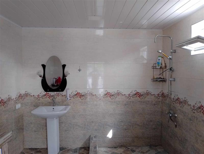 სასოფლო-სამეურნეო (საკარმიდამო) მიწის ნაკვეთი შენობით, მუნიციპალიტეტი სამტრედია, ადმინისტრაციული ერთეული მელაური, ნაკვეთი 877