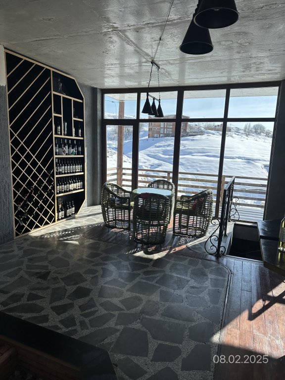 არასასოფლო სამეურნეო მიწის ნაკვეთი შენობით, ყაზბეგის მუნიციპალიტეტი, სოფელი გუდაური, მე-9 ქუჩის I ჩიხი, N 4