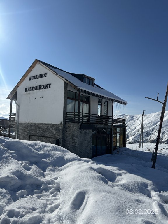 არასასოფლო სამეურნეო მიწის ნაკვეთი შენობით, ყაზბეგის მუნიციპალიტეტი, სოფელი გუდაური, მე-9 ქუჩის I ჩიხი, N 4
