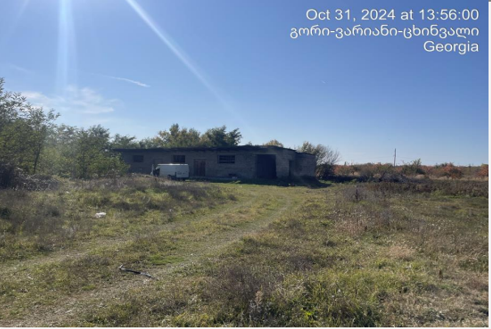 სასოფლო-სამეურნეო (საკარმიდამო) მიწის ნაკვეთი შენობით, მუნიციპალიტეტი გორი, ადმინისტრაციული ერთეული ნიქოზი, ბლოკი 073, ნაკვეთი 001