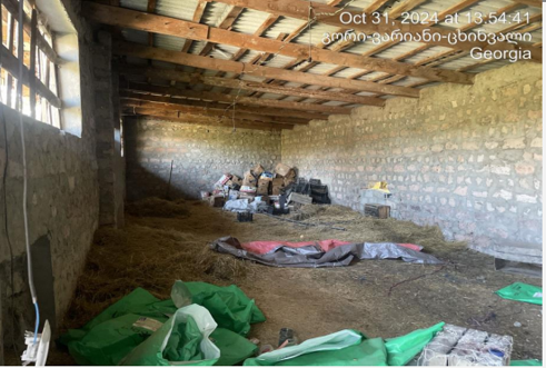 სასოფლო-სამეურნეო (საკარმიდამო) მიწის ნაკვეთი შენობით, მუნიციპალიტეტი გორი, ადმინისტრაციული ერთეული ნიქოზი, ბლოკი 073, ნაკვეთი 001