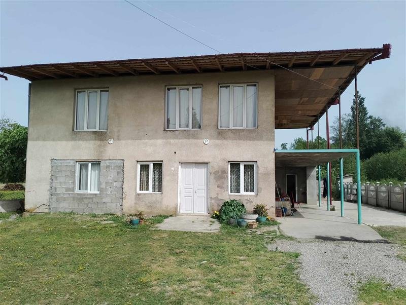 სასოფლო-სამეურნეო (საკარმიდამო) მიწის ნაკვეთი შენობით, მუნიციპალიტეტი სამტრედია, ადმინისტრაციული ერთეული მელაური, ნაკვეთი 877