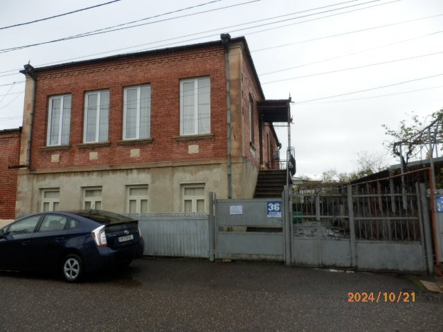 ქალაქი ქუთაისი, ქუჩა ლ. ასათიანი, N 24; ქალაქი ქუთაისი, ქუჩა სინაური, N 36. სართული 2, შენობა N1