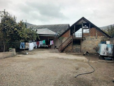 სასოფლო-სამეურნეო (საკარმიდამო) მიწის ნაკვეთი შენობით, ბოლნისის მუნიციპალიტეტი, სოფელი ტალავერი, 21-ე ქუჩა, N 17