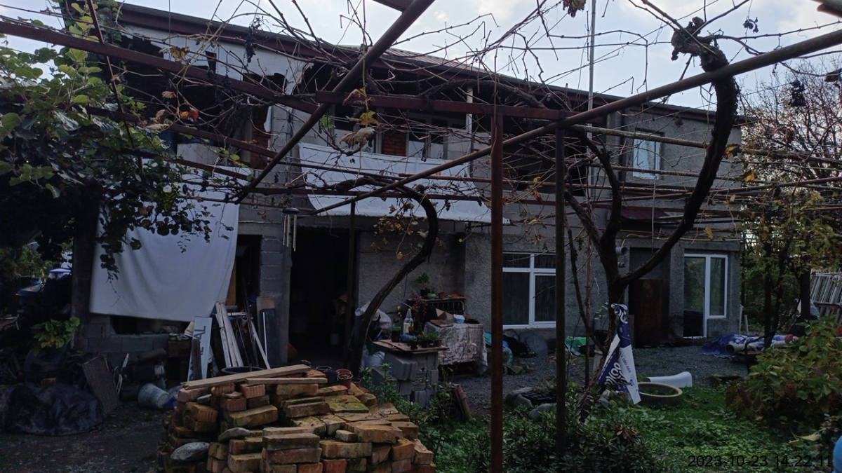 სასოფლო-სამეურნეო (საკარმიდამო) მიწის ნაკვეთი შენობით, ლაგოდეხის მუნიციპალიტეტი, სოფელი ნინიგორი, შმაგი ნოზაძის ქუჩა, N 44