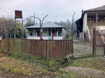 სასოფლო-სამეურნეო მიწის ნაკვეთი შენობით, ხონის მუნიციპალიტეტი, სოფელი პატარა ჯიხაიში, მე-9 ქუჩა, N 2