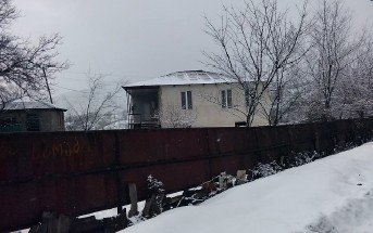 სასოფლო-სამეურნეო მიწის ნაკვეთი შენობით, ჭიათურის მუნიციპალიტეტი, სოფელი ზედა ჭალოვანი, 1-ლი ქუჩა, N 59