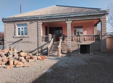 სასოფლო-სამეურნეო მიწის ნაკვეთი შენობით, გარდაბანი, სოფელი სართიჭალა