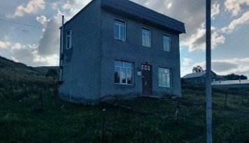 სასოფლო-სამეურნეო (საკარმიდამო) მიწის ნაკვეთი შენობით, ნინოწმინდის მუნიციპალიტეტი, სოფელი პატარა ხანჩალი, 1-ლი ქუჩა, N 46