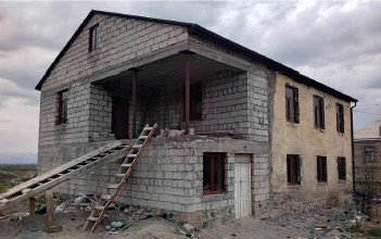 არასასოფლო სამეურნეო მიწის ნაკვეთი შენობით, ახალქალაქის მუნიციპალიტეტი, სოფელი გომანი, მე-8 ქუჩა, N 16