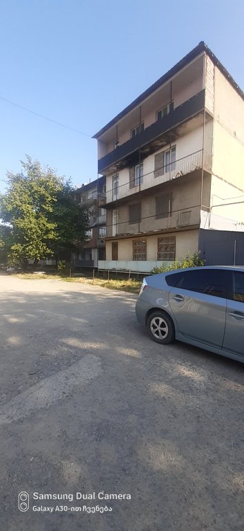 ბინა, ქალაქი ხაშური, ქუჩა გურამიშვილი, N 6, სადარბაზო 1, სართული 2, ბინა N6 და ღია აივანი